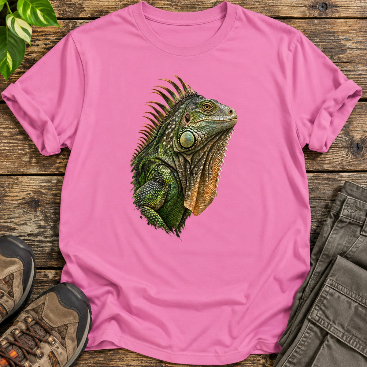 Green Iguana Portrait T-Shirt - Pink
